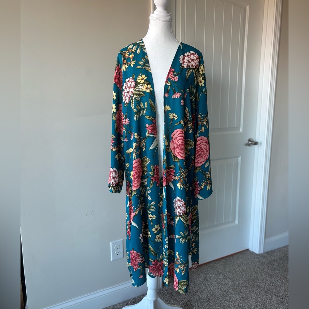 NWOT Teal Pink Floral Kimono by Sage. Size Medium. Gorgeous!